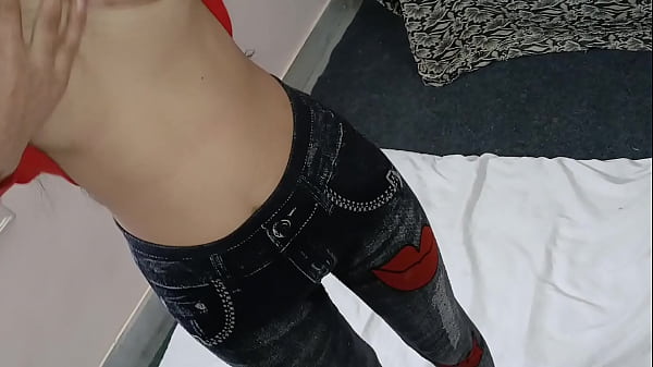 Indisches schlankes Mädchen wird von heißem Desi-Nachbarn beim Sex gefickt