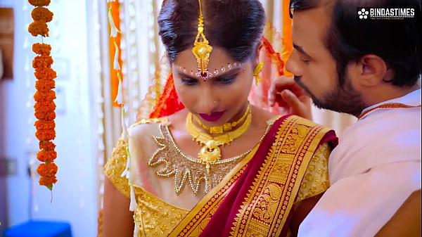 Desi nueva novia tetona follada por su exnovio delante de su marido (HIndi Audio)