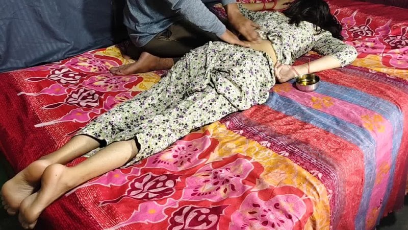 Belle adolescente massage seins à l'huile et baisée par beau-frère desi sexe tabou famille inceste 🤐👅🤫