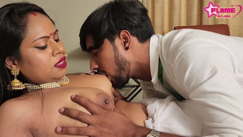 Sexo hardcore indiano desi bhabhi com mestre alfaiate